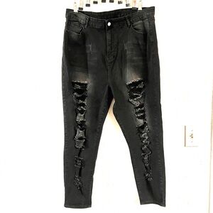 3/20.00…..Size Black Distressed Skinny Jeans